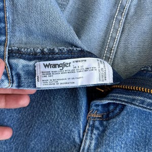Jeans Wrangler 47MWZ vintage anni 2000, gamba dritta, taglia 35, taglio cowboy, effetto sbiadito e usurato, stile western immagine 3