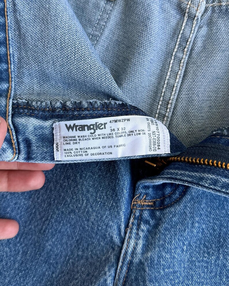Jeans Wrangler 47MWZ vintage anni 2000, gamba dritta, taglia 35, taglio cowboy, effetto sbiadito e usurato, stile western immagine 3