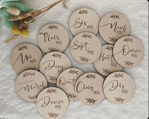 Set of 12 or 15 baby milestone cards - personalized first name card - Round model + 1 free card