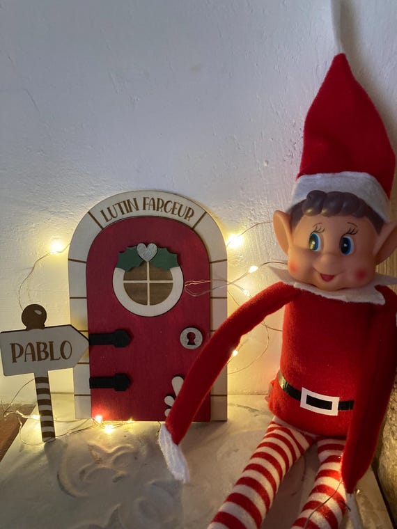 Personalized Wooden Door with a Tricky Elf - Christmas Tricky Elf