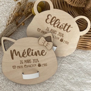 Porte bracelet de naissance en bois - en forme d’animaux - ourson ou chat - avec prénom personnalisé - noeud décoratif.