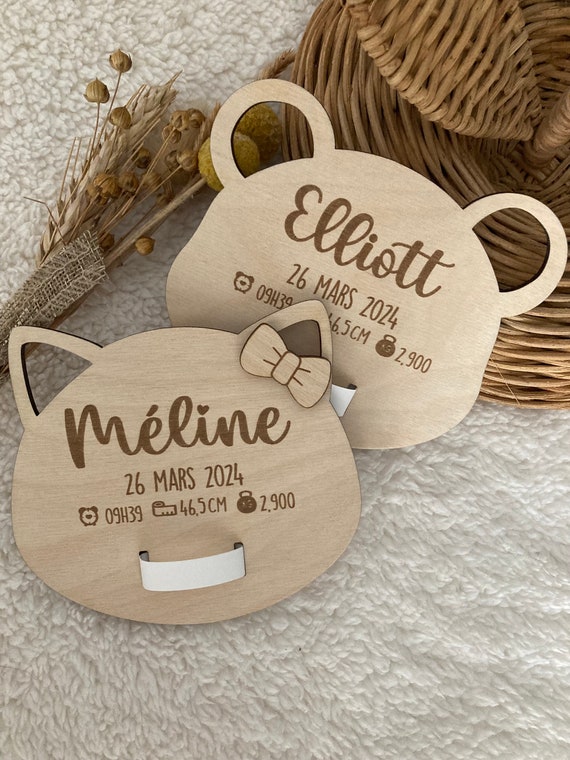 Wooden birth bracelet holder - in the shape of animals - teddy bear or cat - with personalized first name - decorative knot.