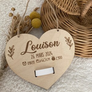 Porte bracelet de naissance en bois - en forme de cœur  avec prénom personnalisé - à accrocher ou poser.
