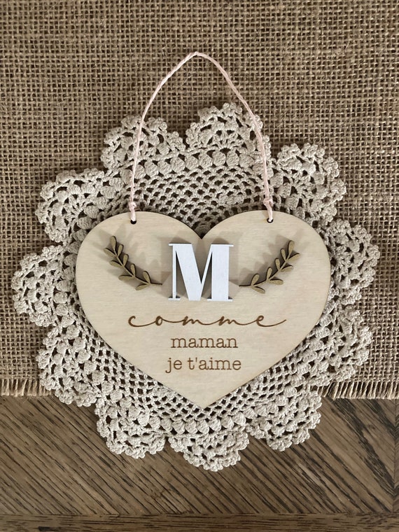 Heart-shaped wooden sign Mom I love you - Happy Mother's Day