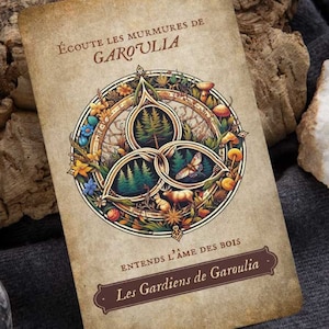 May include: A vintage-style card with the text "&Eacute;coute les murmures de Garoulia" and a circular illustration featuring trees, a deer, a butterfly, and mushrooms. The card has a brown border and is set against a gray background.