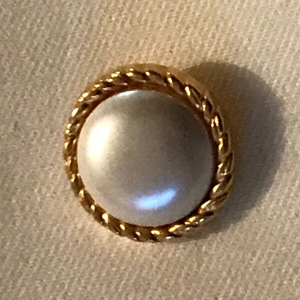 Knopf Weiss Halbkugel Perle Plastik Goldrand Metall Button White Ball Pearl Plastic Gold Edge Metal