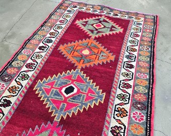Tapete corredor turco vintage, 84 cm x 3,96 m, vermelho, estilo tribal, feito à mão em lã.