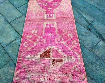 Vintage Pink Turkish Runner Rug, Hand-knotted Wool Hallway Carpet, 70s Style Geometric Medallion