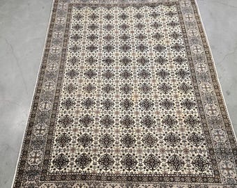 Vintage Hand-Knotted Wool Persian-Style Rug | Traditional Oriental Area Carpet