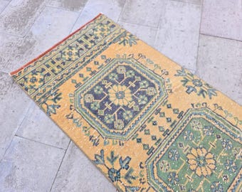 Vintage Persian Heriz Wool Runner Rug: Cream Hallway Carpet (2'5"x19'5")