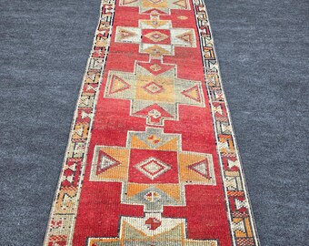 Vintage Turks loper: handgeknoopte wol, tribal medaillonontwerp, 2 x 11 inch