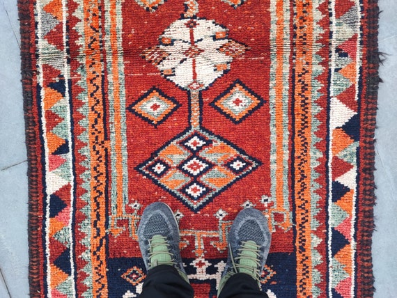 Handgeknüpfter Teppichläufer: 4m Roter Tribal Teppich Läufer