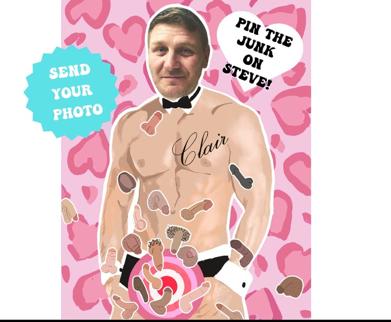 Puede incluir: Un tablero de juego rosa y blanco con el torso y la cabeza de un hombre. El hombre lleva una pajarita negra y tiene un tatuaje que dice "Clair". El juego se llama "Pin the Junk on Steve!" y tiene un coraz&oacute;n rosa con el texto "Env&iacute;a tu foto" en el lado izquierdo.