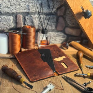 Cartera de cuero hecha a mano GANDAR® NORINO / Cartera de cuero personalizada para hombre / Tabaco / Regalo del Día del Padre para hombre / Cartera cosida a mano
