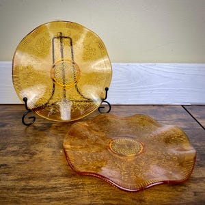 Vintage Grapevine Pattern 6.75" Amber Ruffled Dessert Plates Set of 2