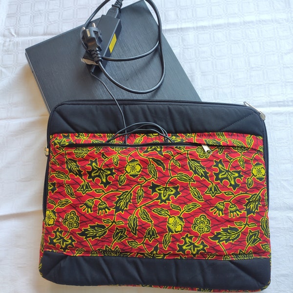 Laptoptasche mit mehreren Extrafächern. Notebooktasche mit Reißverschluss. Elektronik Zubehör. Einzelstück handgenäht in Uganda