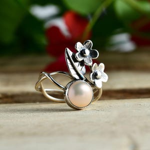 Pearl Solitaire Ring in Sterling Silver – June Birthstone Gift, Dainty Pearl Ring, Handmade Jewelry for Her, Minimalist Pearl Ring