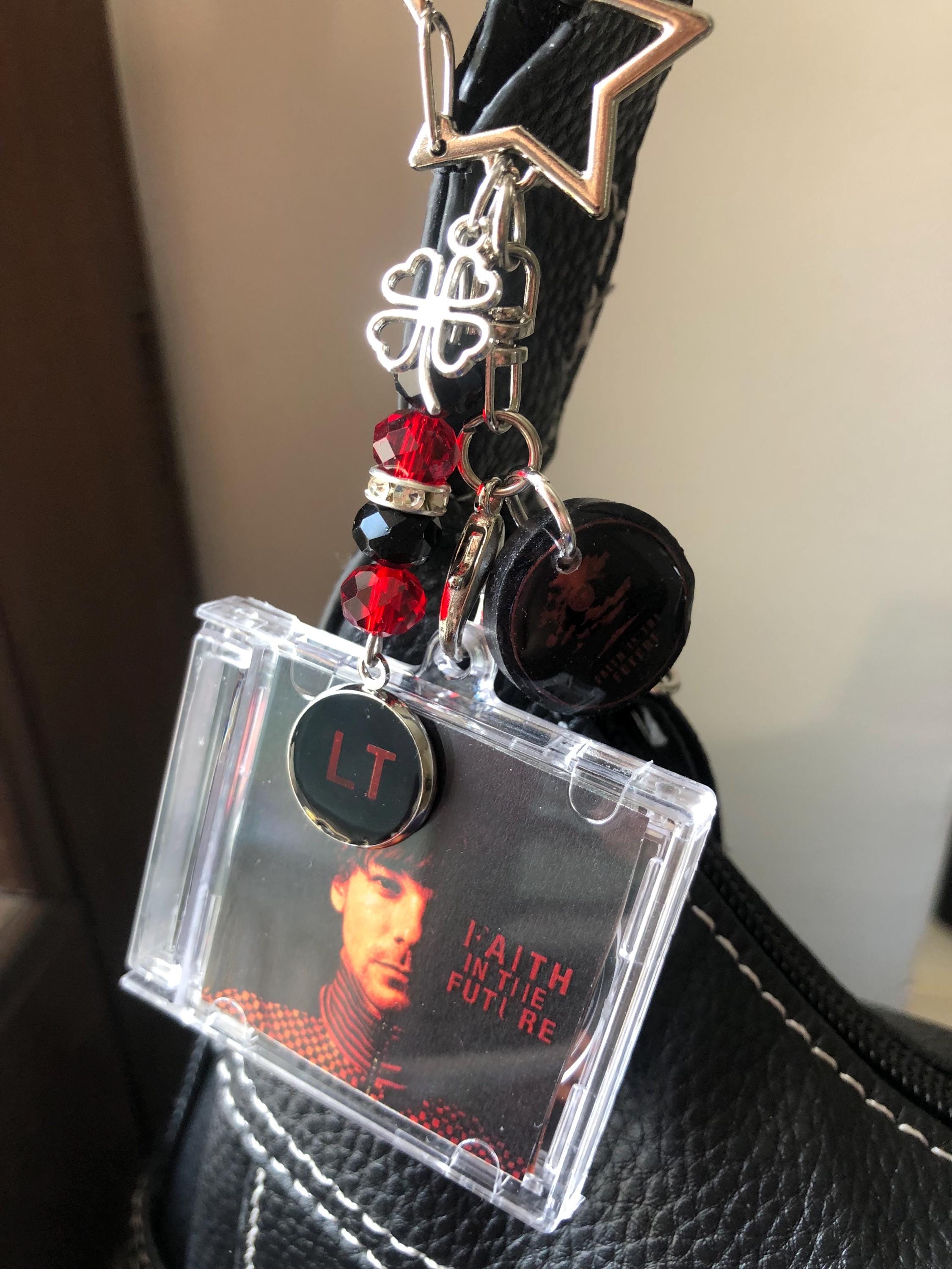 Nfc Keychain Louis Tomlinson Faith in the Future - pendants included - birthday gift idea directioner one direction  1D
