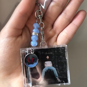 Nfc Keychain Louis Tomlinson walls - pendants included - birthday gift idea directioner one direction Faith in the future 1D