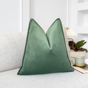 Velvet Sage Green Cushion Cover Decorative Moss Green Sofa Cushion Soft Cotton Velvet Lumbar Cushion for Couch or Bed