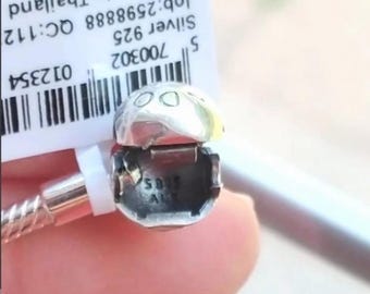 ローズゴールド、ピンク、シルバーのママをテーマにしたチャーム付き