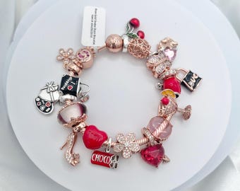 Pulsera Linx de oro rosa con cadena de serpiente, dijes de corazón rojo y dijes con temática de amor