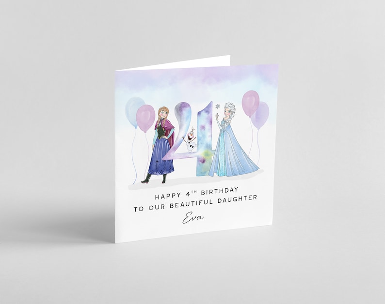 Pode incluir: Um cart&atilde;o de anivers&aacute;rio com as personagens Elsa e Anna do filme Frozen. O cart&atilde;o tem um fundo de aquarela com o n&uacute;mero 4 e o texto "Feliz 4&ordm; anivers&aacute;rio para nossa linda filha Eva".