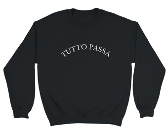 Sudadera con cita italiana "Tutto Passa" - Regalo de ropa con estampado de tatuaje minimalista