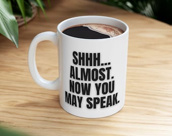 Grappige koffiemok: Shhh... Bijna. Nu mag je spreken: sarcastische kantoorhumor