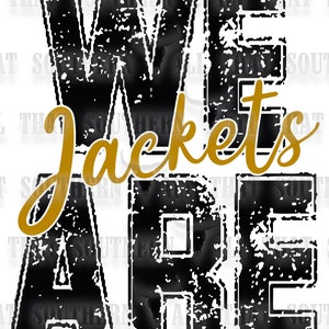 Op de afbeelding: Zwarte en gouden grafiek met de woorden "We Are Jackets" in een verweerd lettertype. De tekst is gelegd op een zwarte achtergrond met een verweerde textuur.