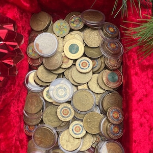 Circulated Lucky Dip Australian Collectors 1 dollar and 2 dollar coins. 300+ coins with 46 different types of coins!