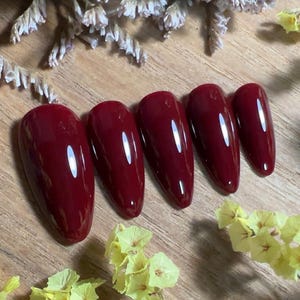 10 stick-on nails / Solid color in matte or glossy / Set &quot;darkest red&quot; artificial nails to press on
