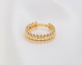Solid Gold Clash Ring, 14K Gold Spike Ring, Gold Stackable Ring, Pyramid Ring