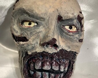 Zombies - Abuela Betty - Mini máscara, decoración de pared de Halloween, calavera, escultura, arte de terror, arte de papel maché, aterrador, horror, espeluznante, zombies