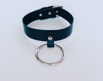 Svart läder O-ring choker: Handgjord gotisk punkhalsband