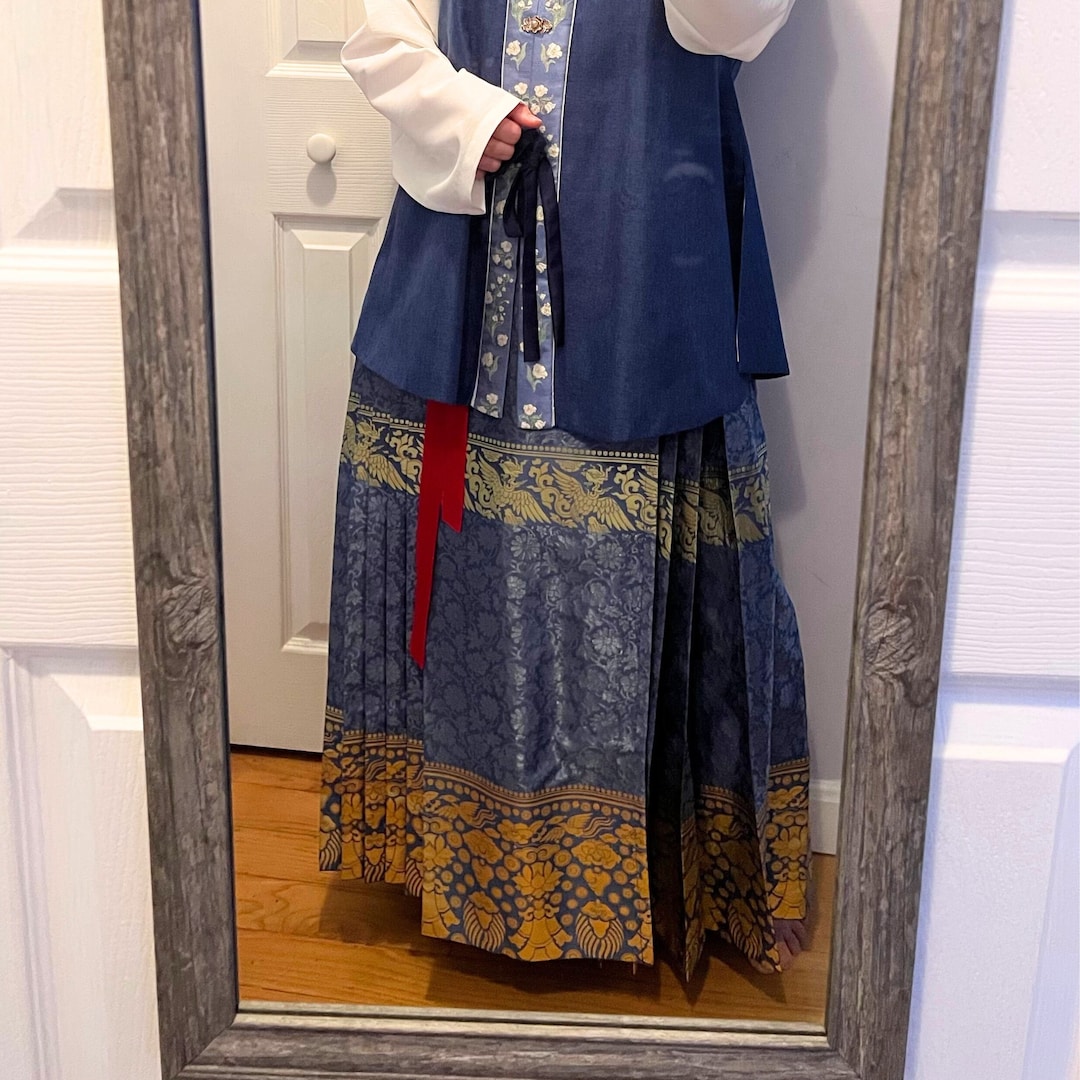Chinese Blouse & Mamian Skirt Outfit | Ruby 赤羽