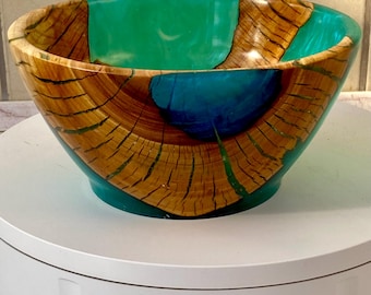 Decorative bowl made of cherry and epoxy resin