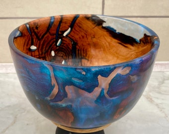 Decorative bowl made of black poplar and epoxy resin