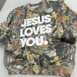 Jesus Loves You Camo Vintage Sweatshirt – Pufftryck | Överdimensionerad kristen streetwear