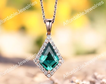 Kite cut green emerald necklace unique halo snowdrift moissanite necklace pendant yellow gold women mother bridal promise anniversary gift