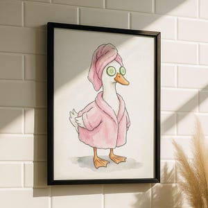 Può includere: Un set di tre tazze in ceramica con finitura opaca e macchiettata. Le tazze sono nei toni del crema, grigio chiaro e grigio scuro. Ogni tazza ha un design semplice e minimalista e un manico arrotondato. Per caffè o tè.