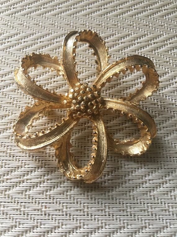 Large Flower Brooch, Gold Tone, Vintage Jewelry