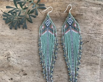 Perlenarbeit Ohrringe, Multi Farben Ohrringe Perlen Ohrringe ethnischen Ohrringe American native Seed Beads Ohrringe Fransen Ohrringe Boho Ohrringe
