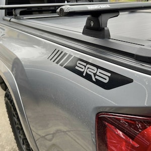TOoveA Tacoma SR5 Bett Tailgate Aufkleber (2x) TRD Offroad Sport Stripe mehrfarbige Vinyl-Aufkleber