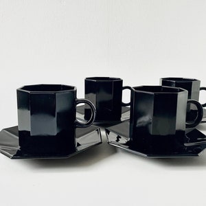 Conjunto de 4 xícaras de café/chá Arcoroc Octime | Canecas pequenas octogonais pretas retrô feitas na França | Design vintage dos anos 80 Prato de vidro francês Utensílios de cozinha