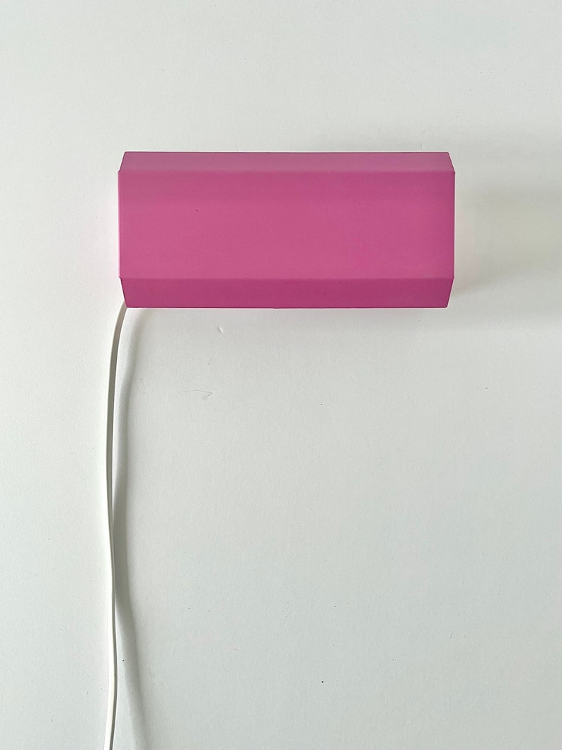 Applique murale enfichable vintage des années 80, rose fuchsia, lampe de chevet minimaliste, rétro, décoration de chambre à coucher postmoderne unique, cadeau décoratif, veilleuse cool image 3