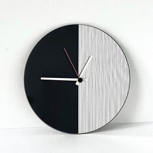 Reloj de pared posmoderno vintage raro de IKEA de los años 80, reloj de cristal con espejo redondo, reloj minimalista para cocina, decoración de oficina, reloj electrónico blanco y negro de los años 80