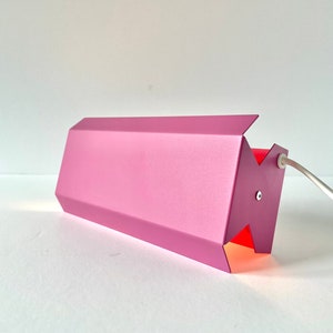 Applique murale enfichable vintage des années 80, rose fuchsia, lampe de chevet minimaliste, rétro, décoration de chambre à coucher postmoderne unique, cadeau décoratif, veilleuse cool image 5