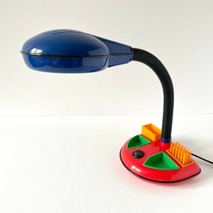 Iconica lampada da scrivania Tanaka coniglio degli anni &#39;80, lampada da tavolo vintage in stile Memphis postmoderno, arredamento per ufficio dell&#39;era spaziale eclettico designer post moderno retrò