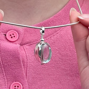 Kleine diep invulbare gouden of zilveren ovale medaillon naamketting vintage Victoriaanse stijl medaillon gegraveerde glazen shaker medaillon berichtketting